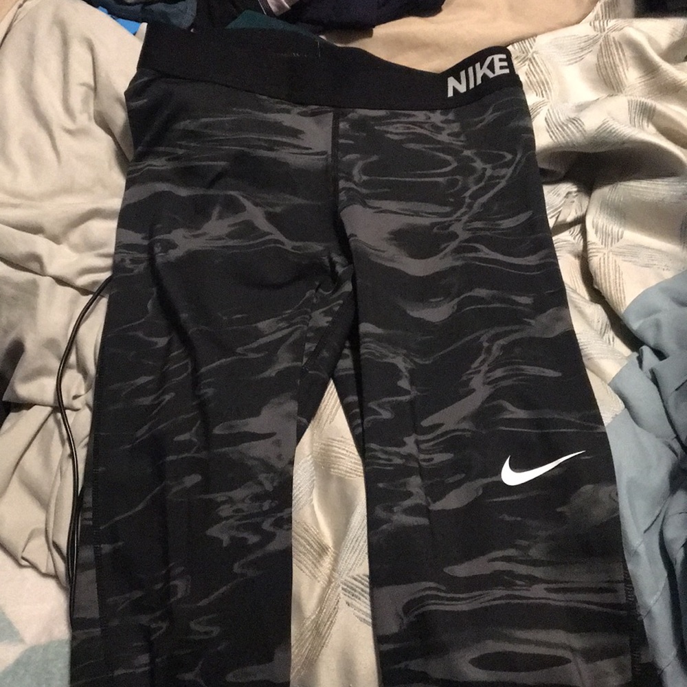 Nike pro cropped leggings
